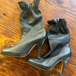 SOLD in another platform 
💎💎✨✨Cole Haan Nike Air Black Pebbled Leather Boots